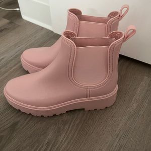 Pink rain boots / NEVER WORN